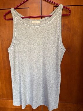 LOFT Gray Sleeveless Tank with White Scalloped Trim. XL.